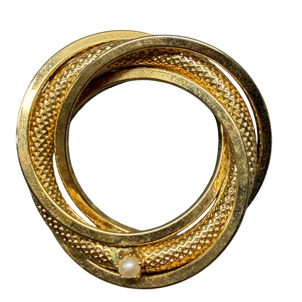 Vintage Gold Tone Interlocking Triple Circle Brooch with Faux Pearl 1.5in‎